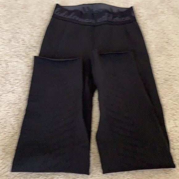 EUC Black Lululemon size 2 Rare Time Wrap Tights - Picture 8 of 8